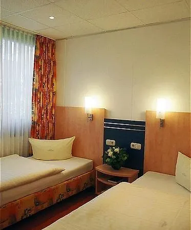 Aaa Budget Hotel Kolonia