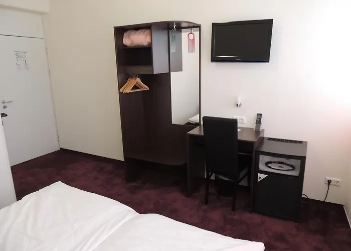 Hotel Aaa Budget 3*